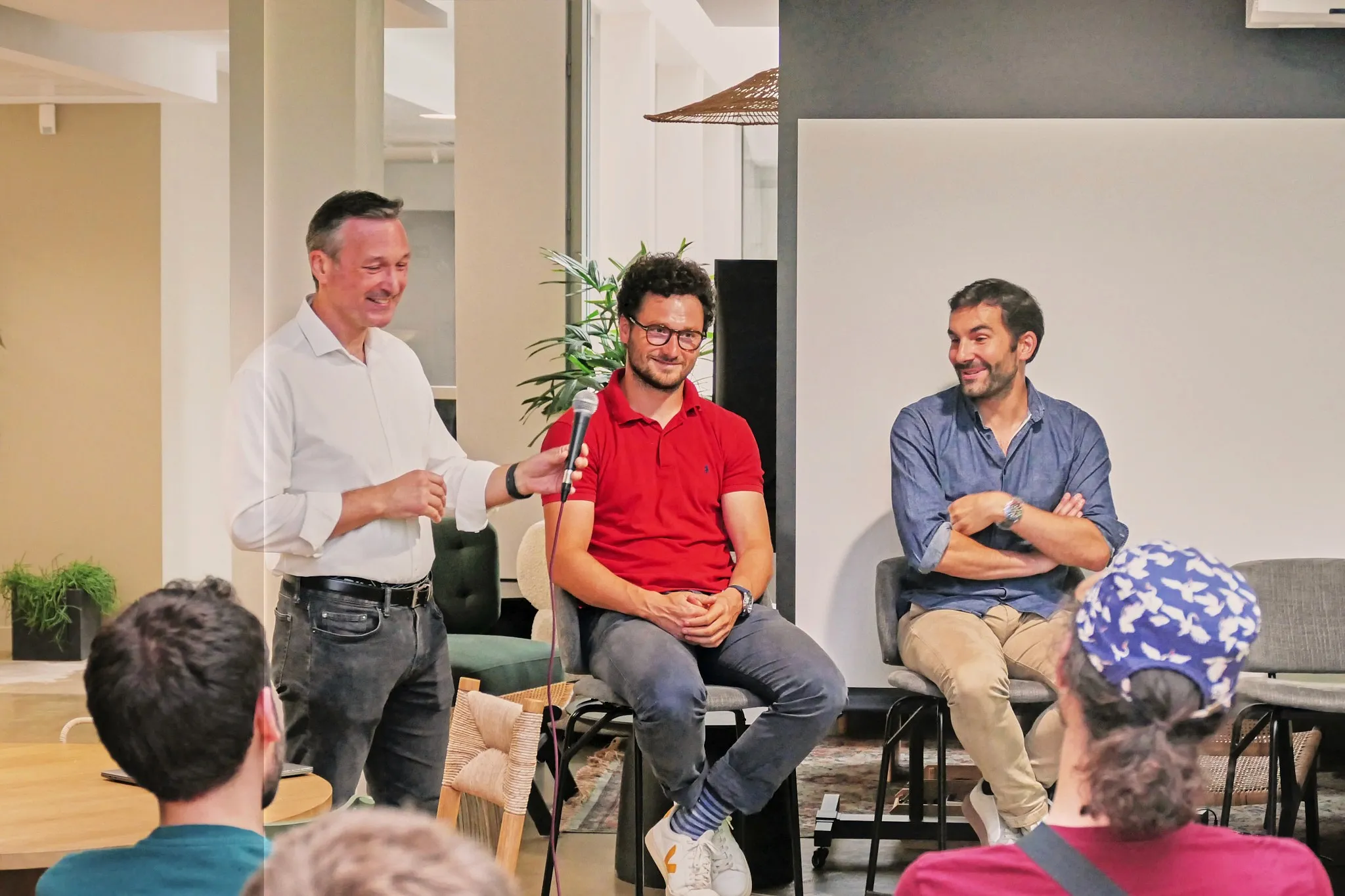 Échange avec des intervenants lors d’un événement de la communauté Learning to Scale